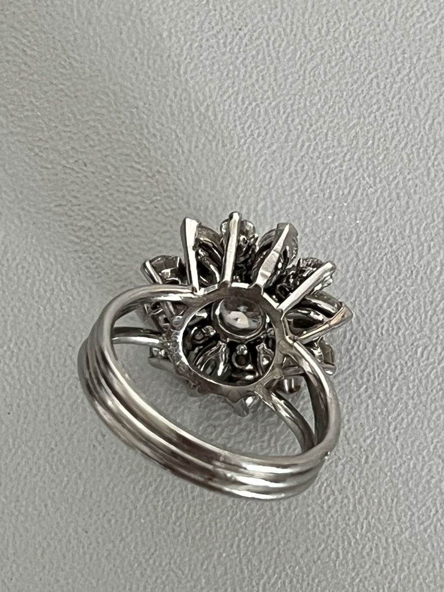 7049 - Daisy Ring In Platinum And Diamonds (0.80 Ct Center Diamond, Total Diamonds 2.00 Ct)-photo-3