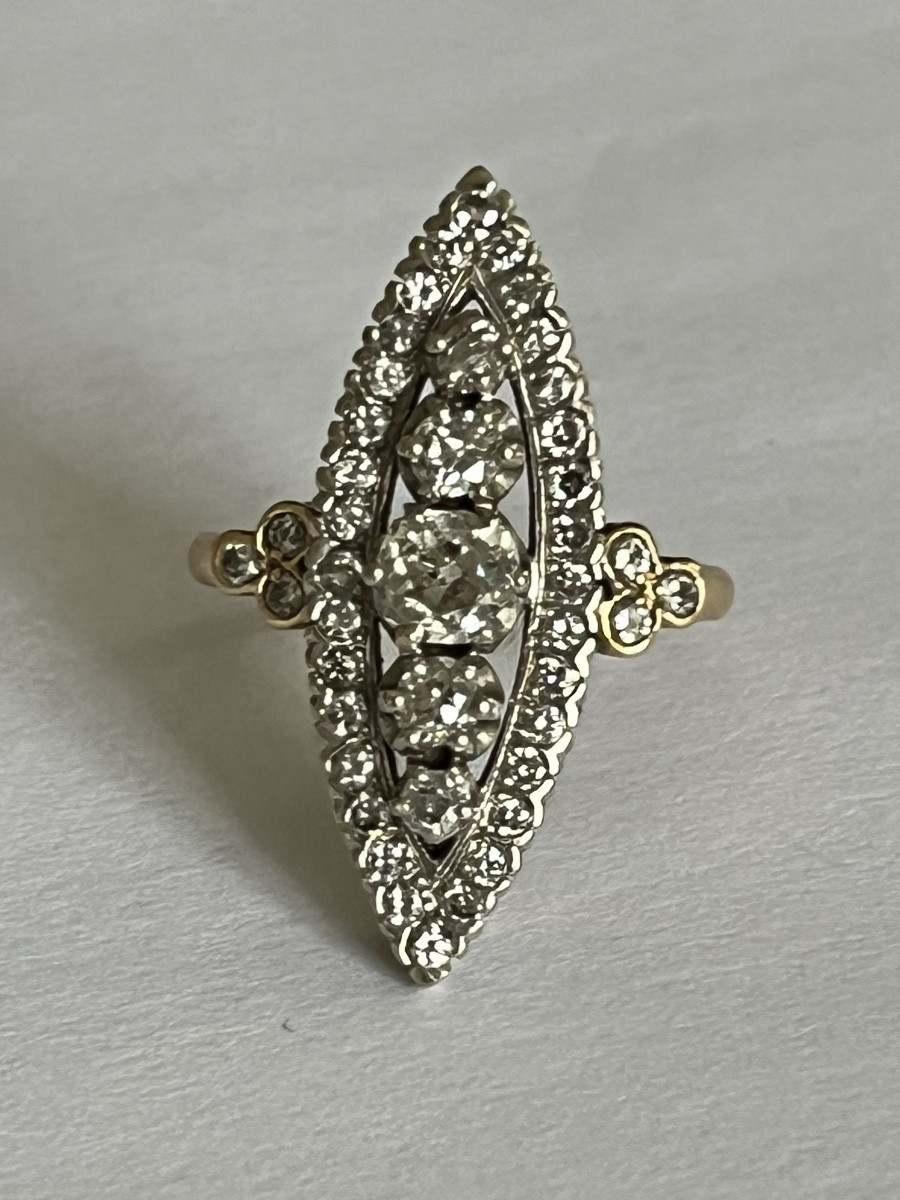 4128- Bague Marquise Or Jaune et Gris Diamants (0,45 ct au centre)