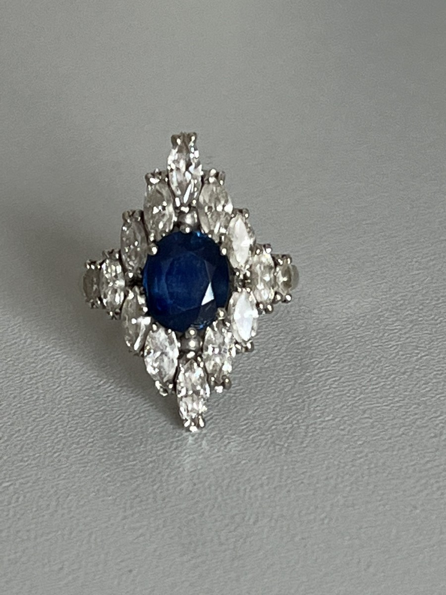 4260 - Vintage Ring In White Gold With Sapphire And Diamonds 1.30 Ct