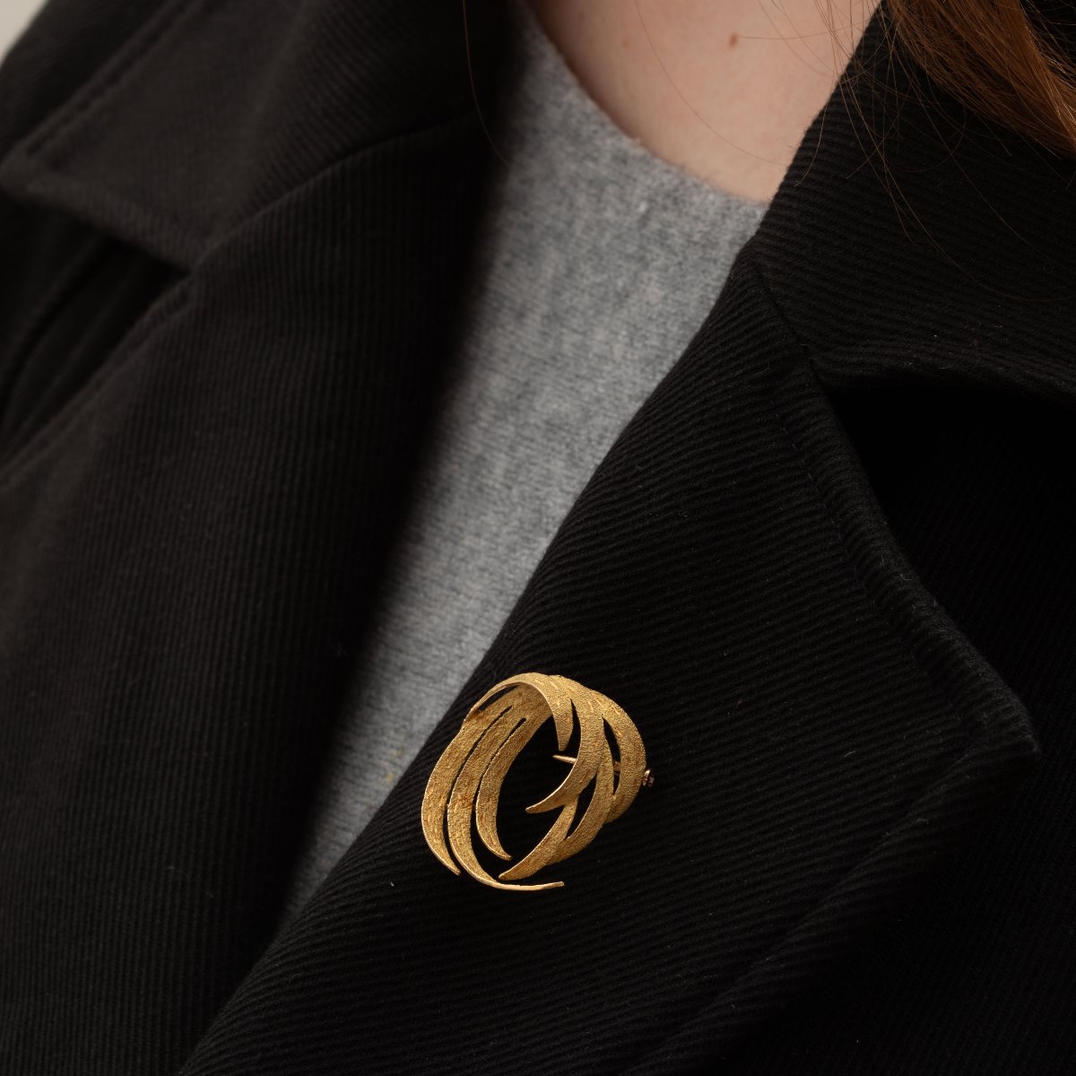 4323 - Vintage Yellow Gold Plumage Brooch-photo-3