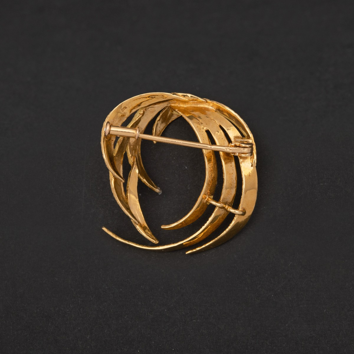 4323 - Vintage Yellow Gold Plumage Brooch