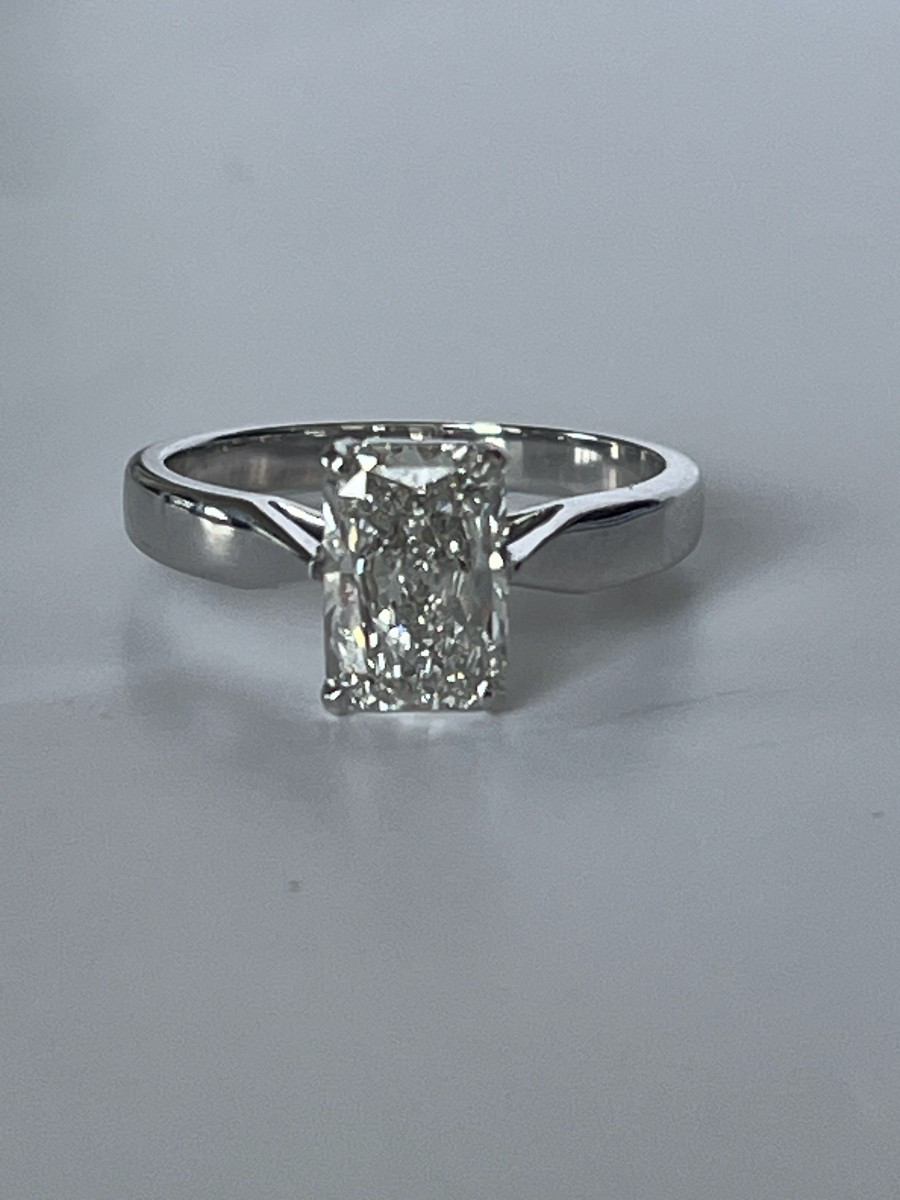 6262 - Solitaire Ring In White Gold With A 1.73 Ct Synthetic Diamond