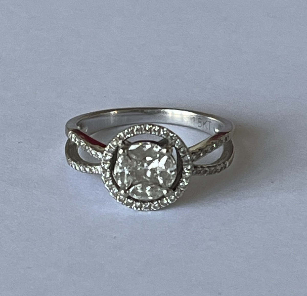 7098 - White Gold Diamond Ring