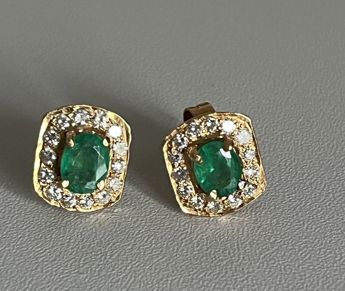 7188 - Yellow Gold Emerald And Diamond Earrings-photo-4