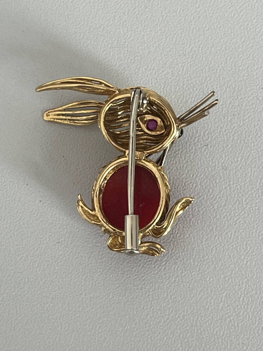 6647 - Rabbit Brooch, Yellow Gold, Coral, Ruby, Onyx, 1970s-photo-2