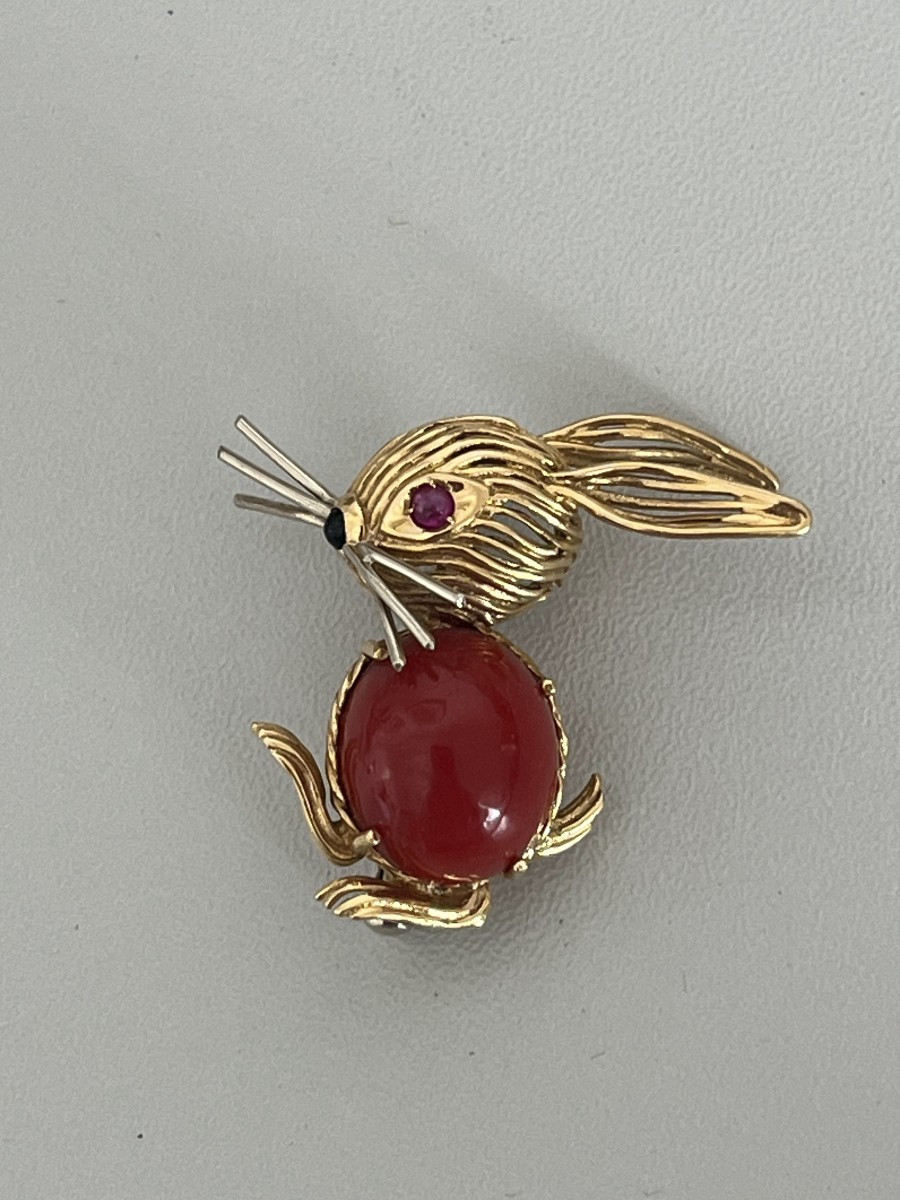 6647 - Rabbit Brooch, Yellow Gold, Coral, Ruby, Onyx, 1970s
