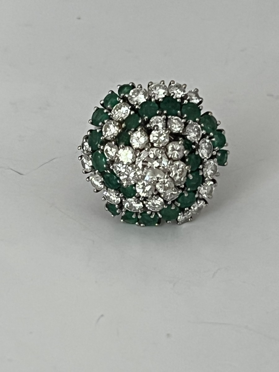 6781- Bague Cocktail Vintage Or Gris Emeraudes Diamants