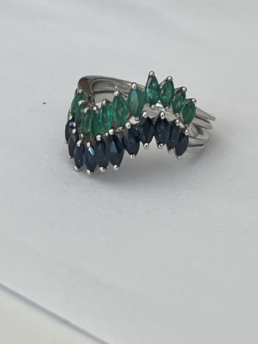 6796- Bague Or Gris Saphirs Emeraudes