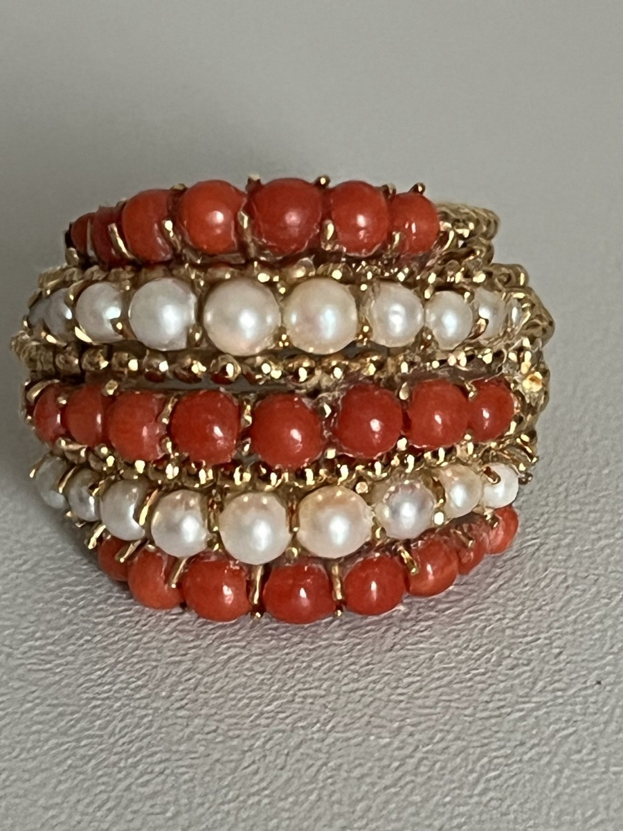 7191- Vintage Yellow Gold Ring With Coral And Akoya Pearls