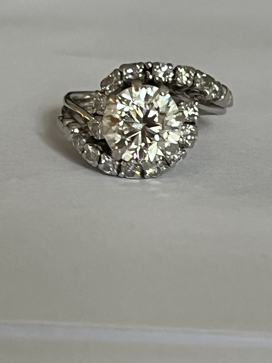 962- Bague Or Gris Diamants (1,90 ct au centre)