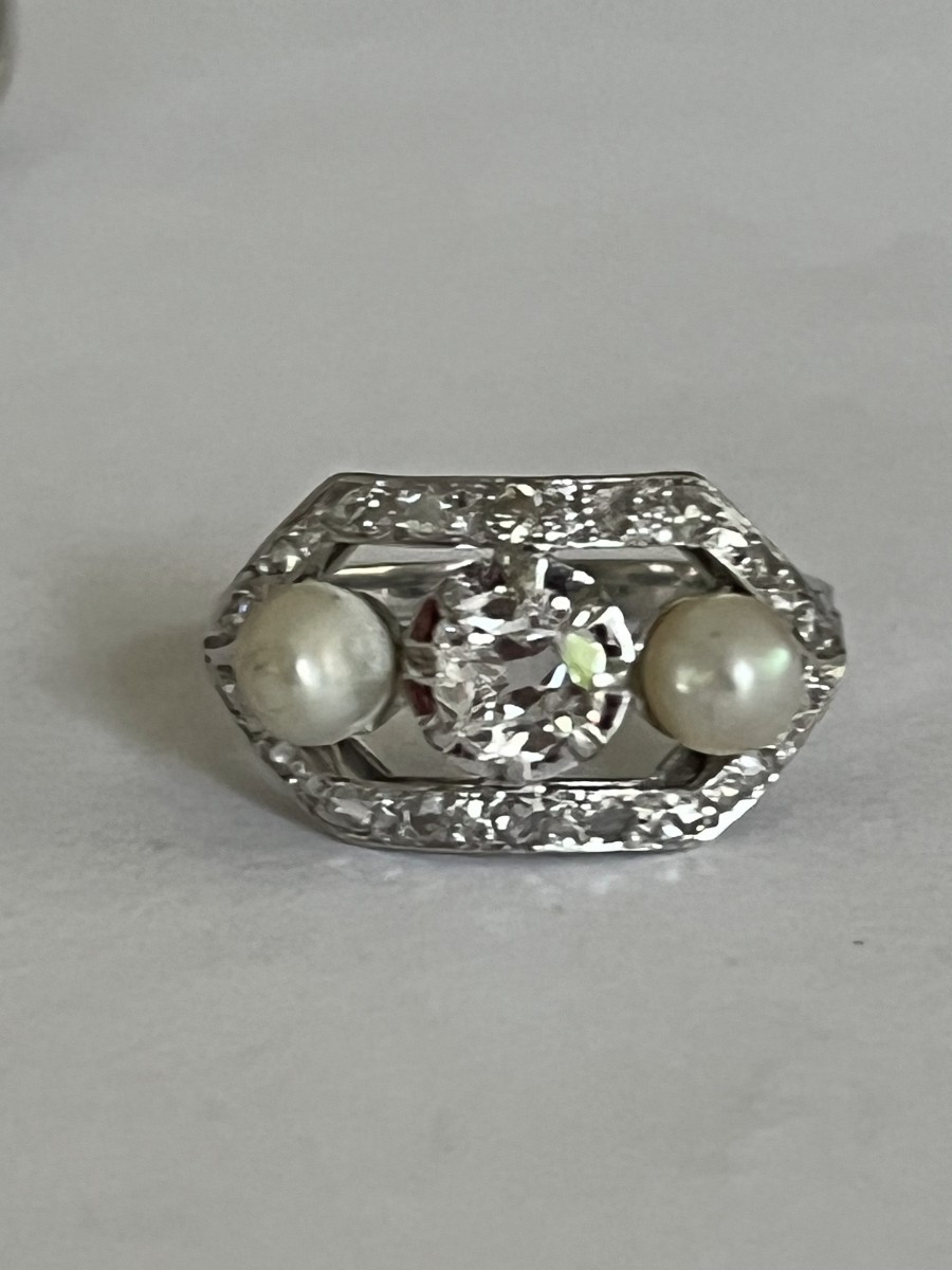 5811 - Art Deco Platinum Ring With Pearls And Diamonds (0.50 Ct In The Center)
