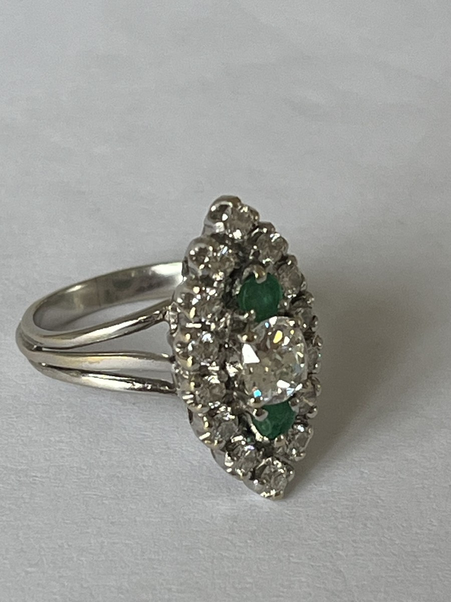 7083- Bague Marquise Or Gris Diamants Emeraudes-photo-1