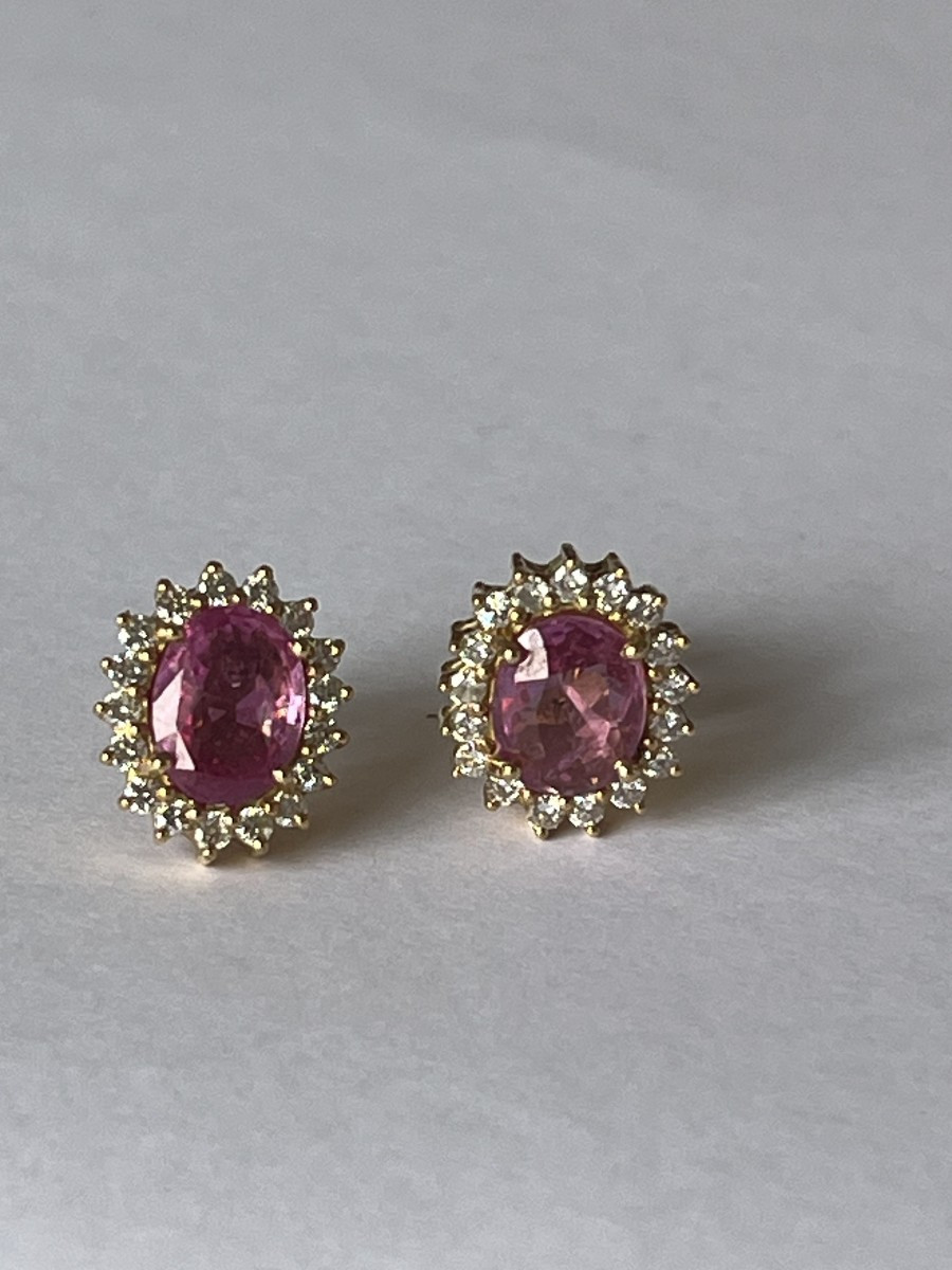 7121- Boucles d'Oreilles Or Jaune Saphirs Roses (2,40 ct) Diamants