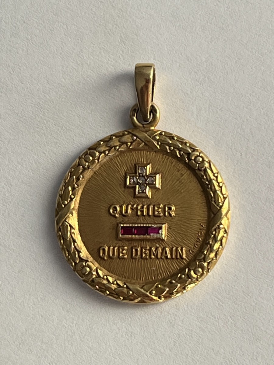 7274 - Yellow Gold Love Medal Pendant