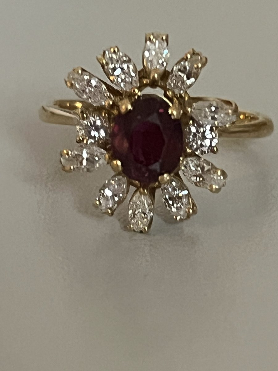 7180 - Yellow Gold Flower Ring With 1.20 Ct Ruby And Diamonds-photo-3