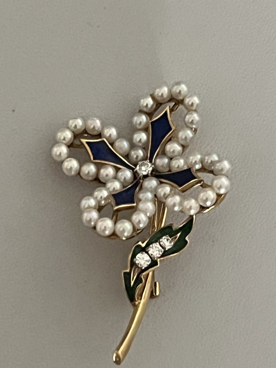 7142 - Yellow Gold Clover Brooch Akoya Beads Diamonds