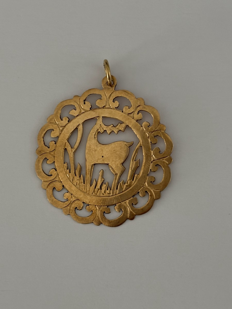 7363 - Yellow Gold Vintage Deer Pendant