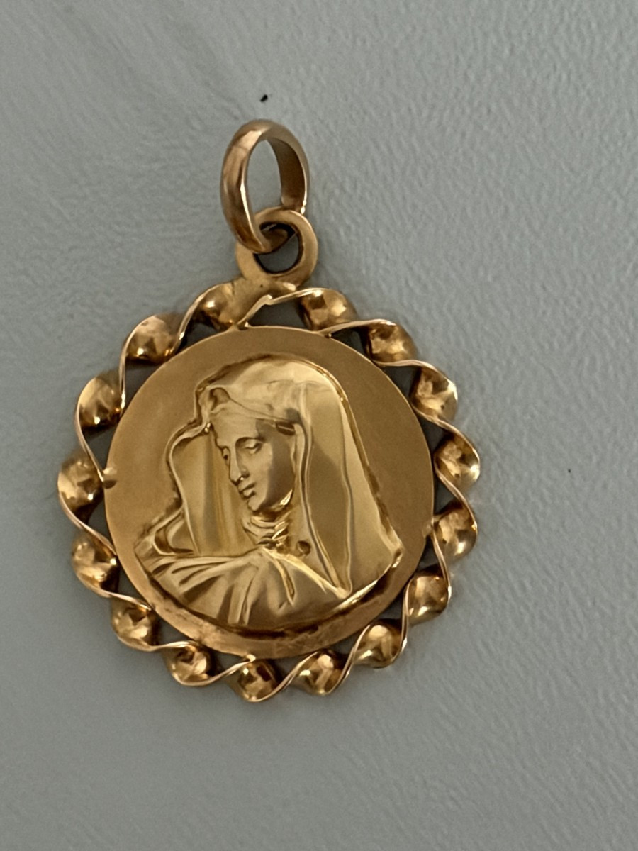 7402 - Yellow Gold Religious Medal
