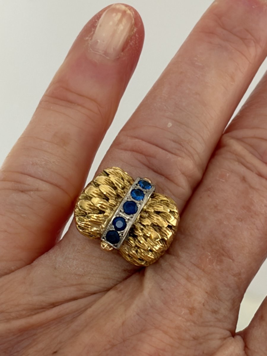 7422 - Bague Vintage Or Jaune Ciselé Saphirs-photo-2