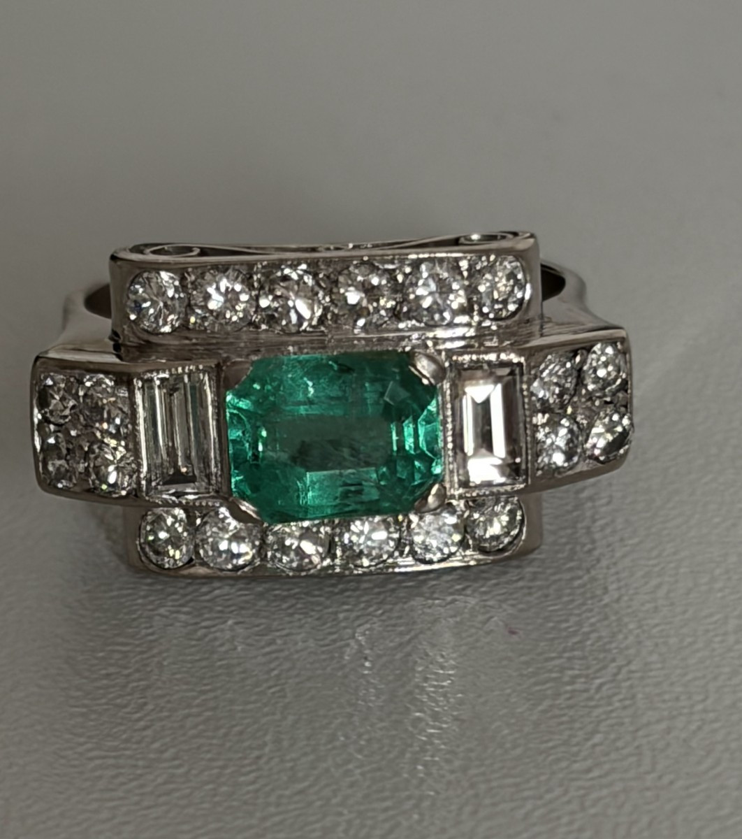 7448 - White Gold Emerald Diamond Ring