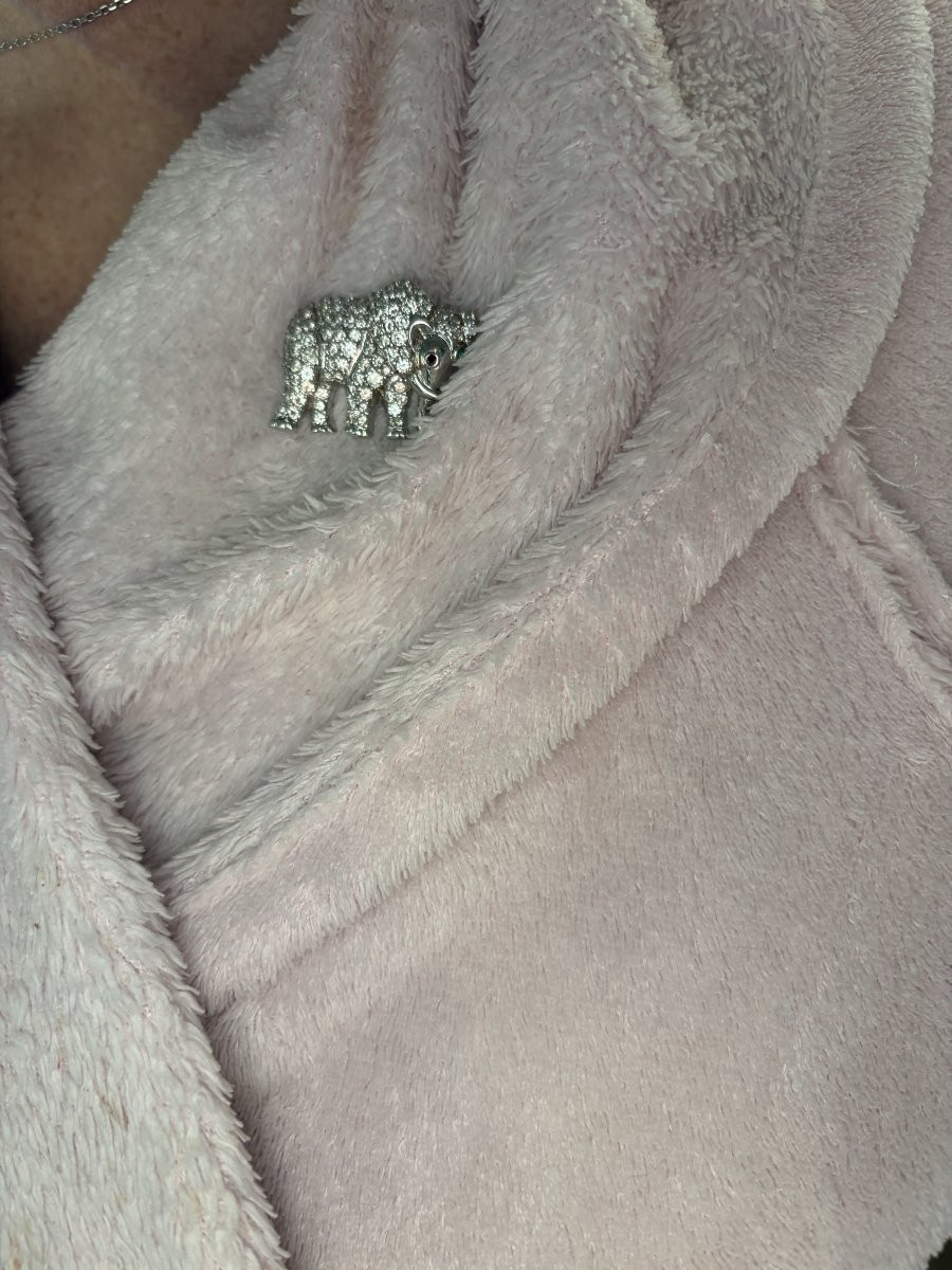 7482 - Elephant Brooch White Gold Diamonds-photo-2