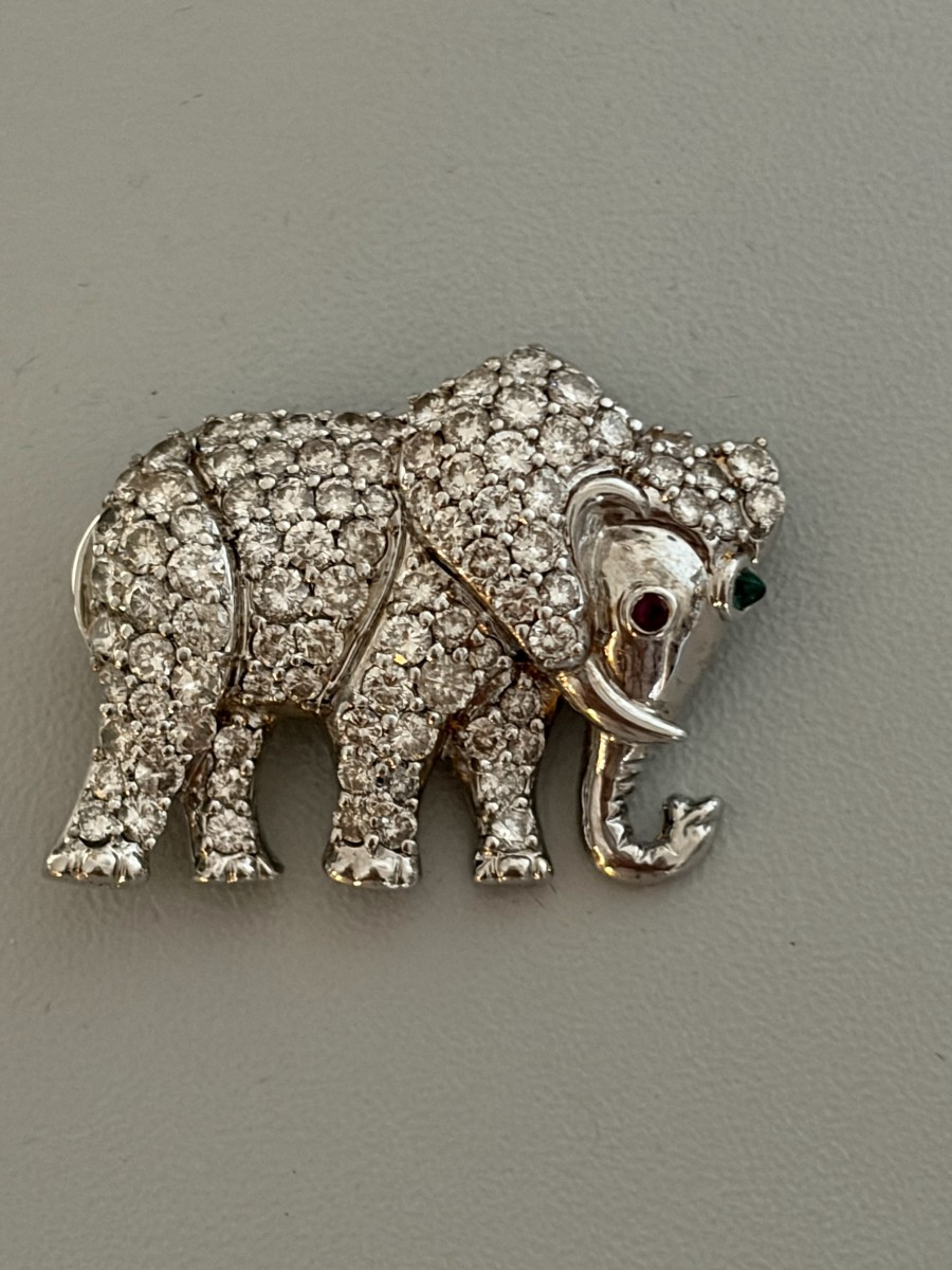 7482 - Elephant Brooch White Gold Diamonds