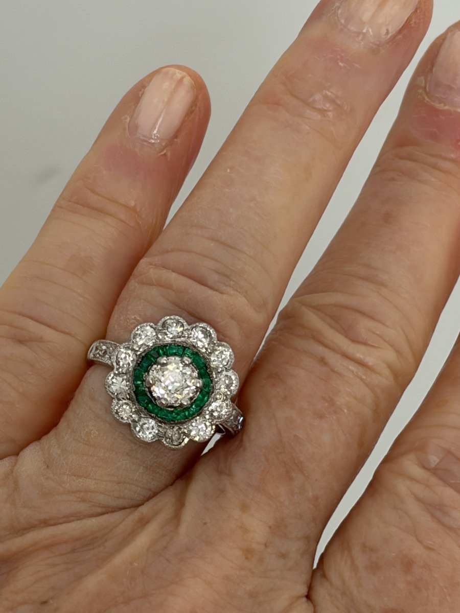 7514 - Vintage Daisy Ring White Gold Emerald Diamonds-photo-3