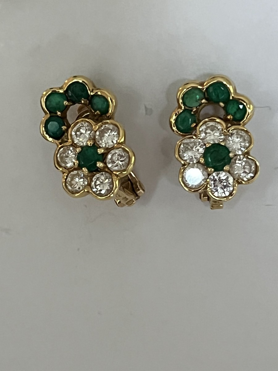 6643b - Vintage Flower Earrings Yellow Gold Emerald Diamonds