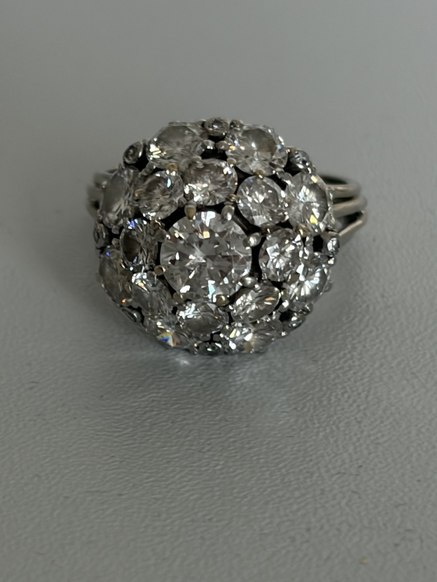 7557 - Bague Dôme Or Gris Platine Diamants (0,85 ct au centre)