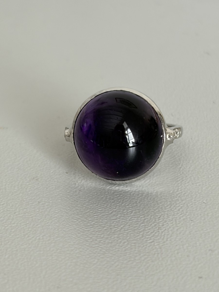 7568 - Bague Vintage Or Gris Améthyste Cabochon Diamants
