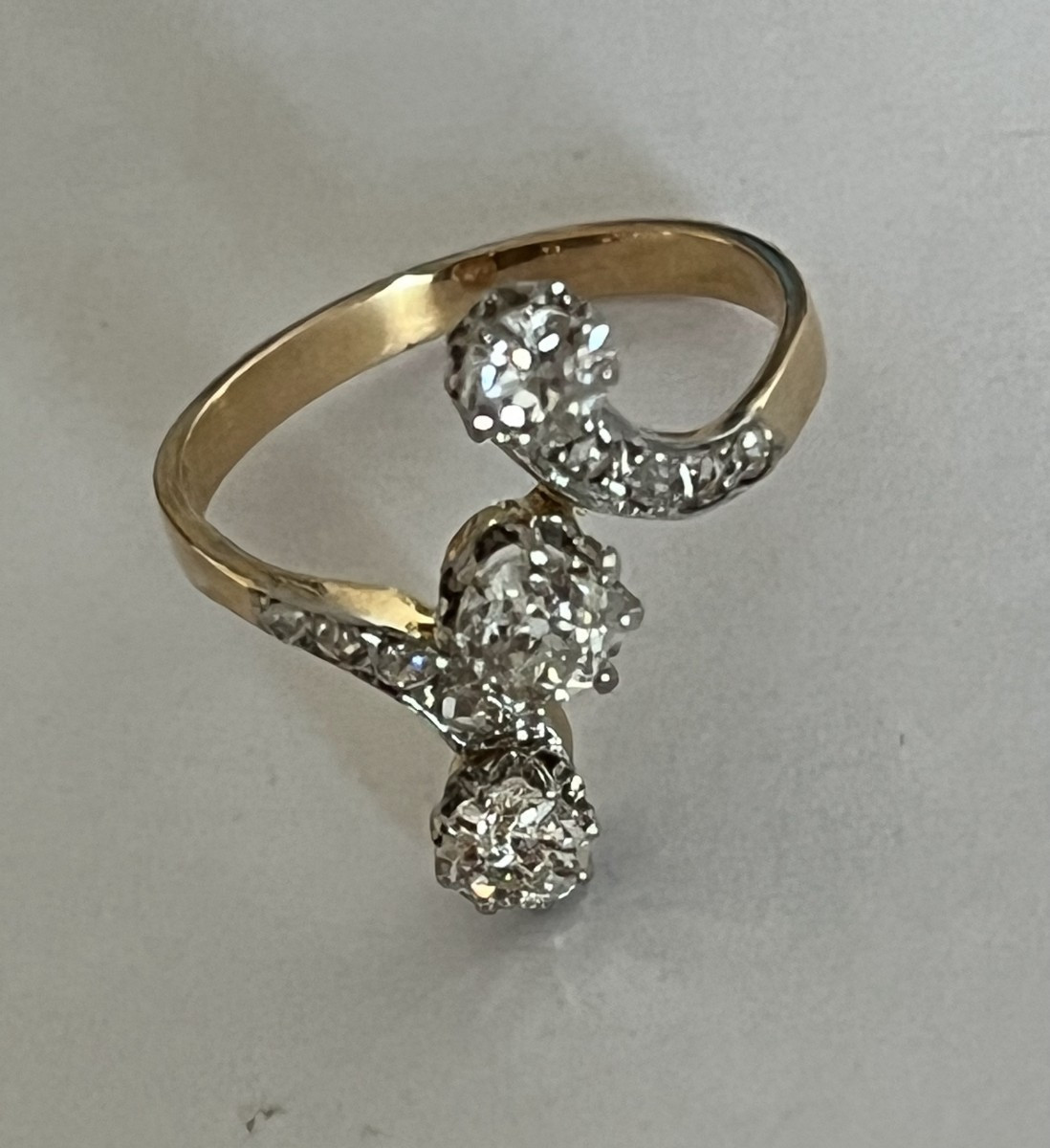 2713 - Bague Ancienne Vous & Moi Or Jaune et Gris Diamants