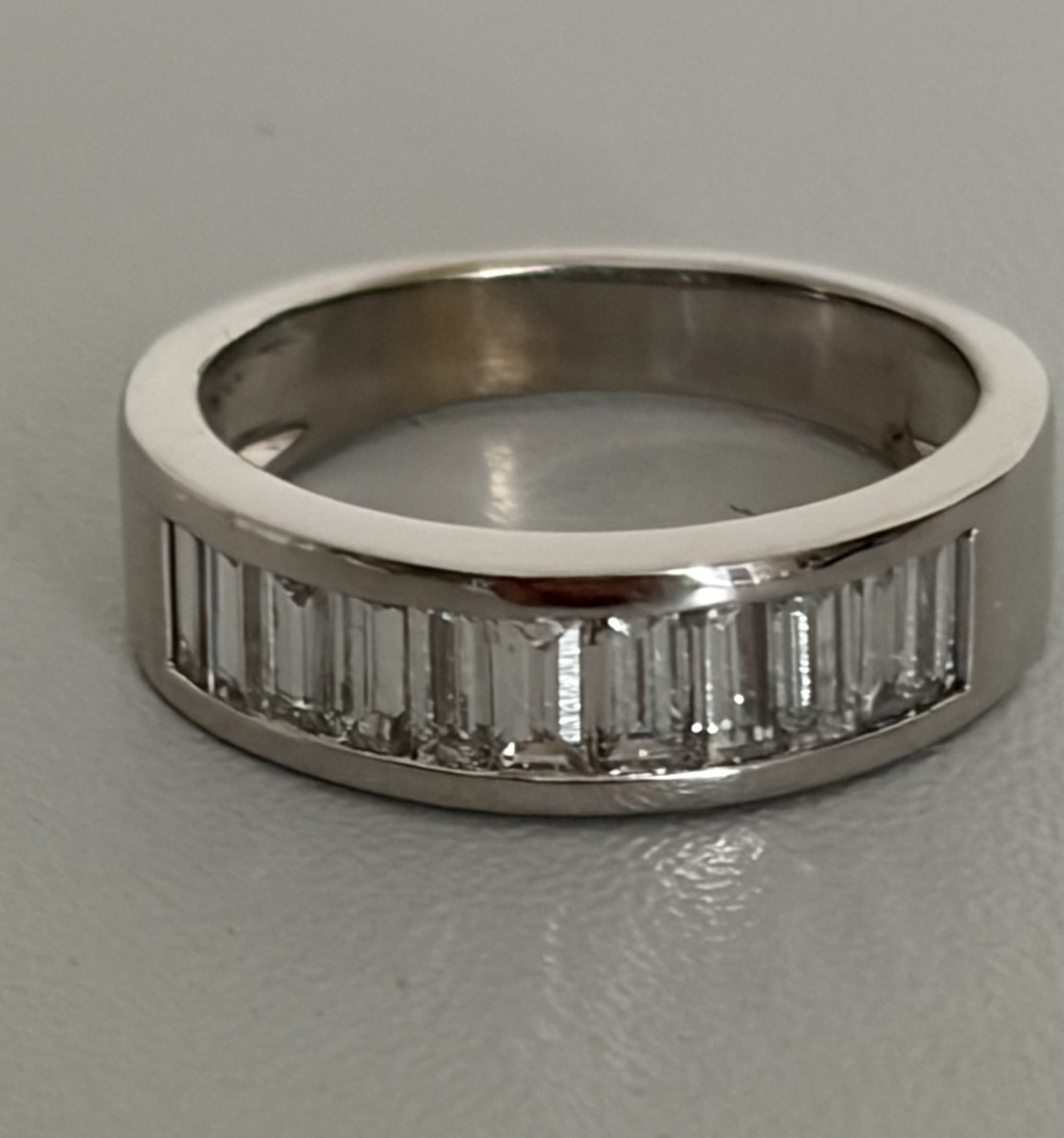 7202E- Demi-Alliance Or Gris Diamants Baguette 1,10 ct