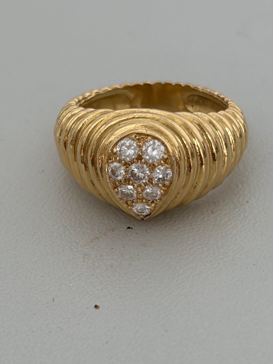 7596- Bague Chevalière Or Jaune Godronné Diamants