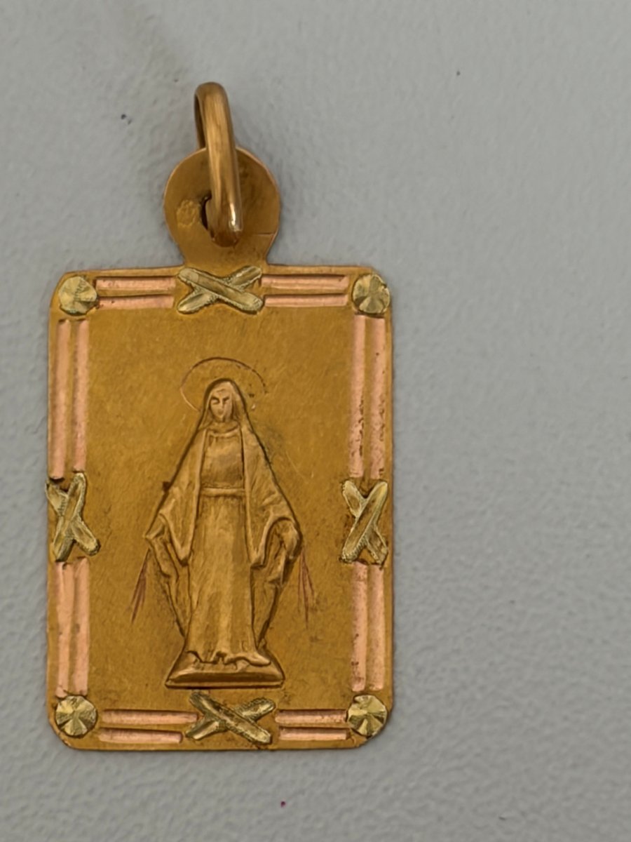 7613c- Yellow Gold Religious Medal