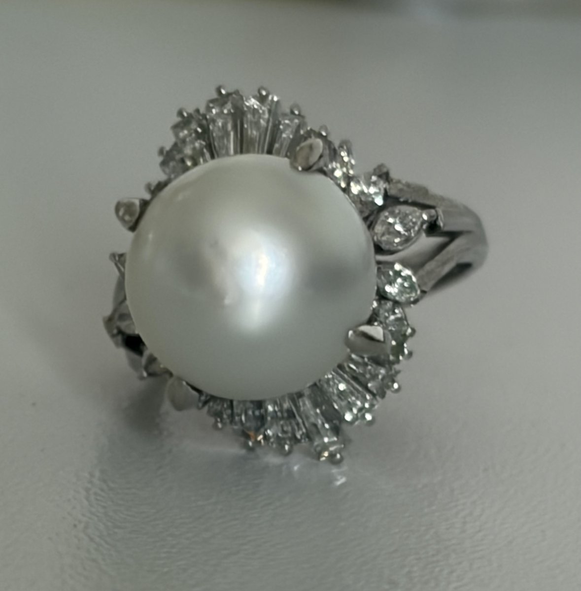 7653- Bague Jupe Platine Perle Pinctada Maxima Diamants