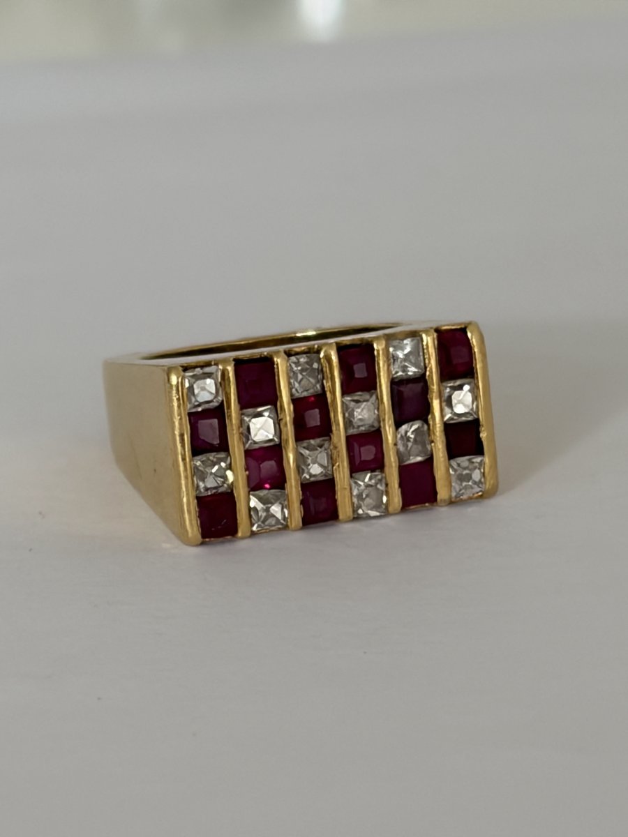 7701 - Yellow Gold Signet Ring With Rubies And Diamonds-photo-2