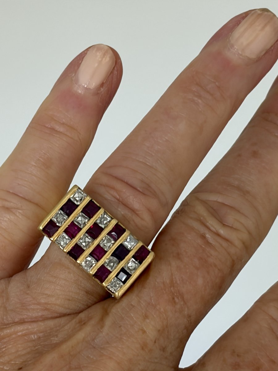 7701 - Yellow Gold Signet Ring With Rubies And Diamonds-photo-4