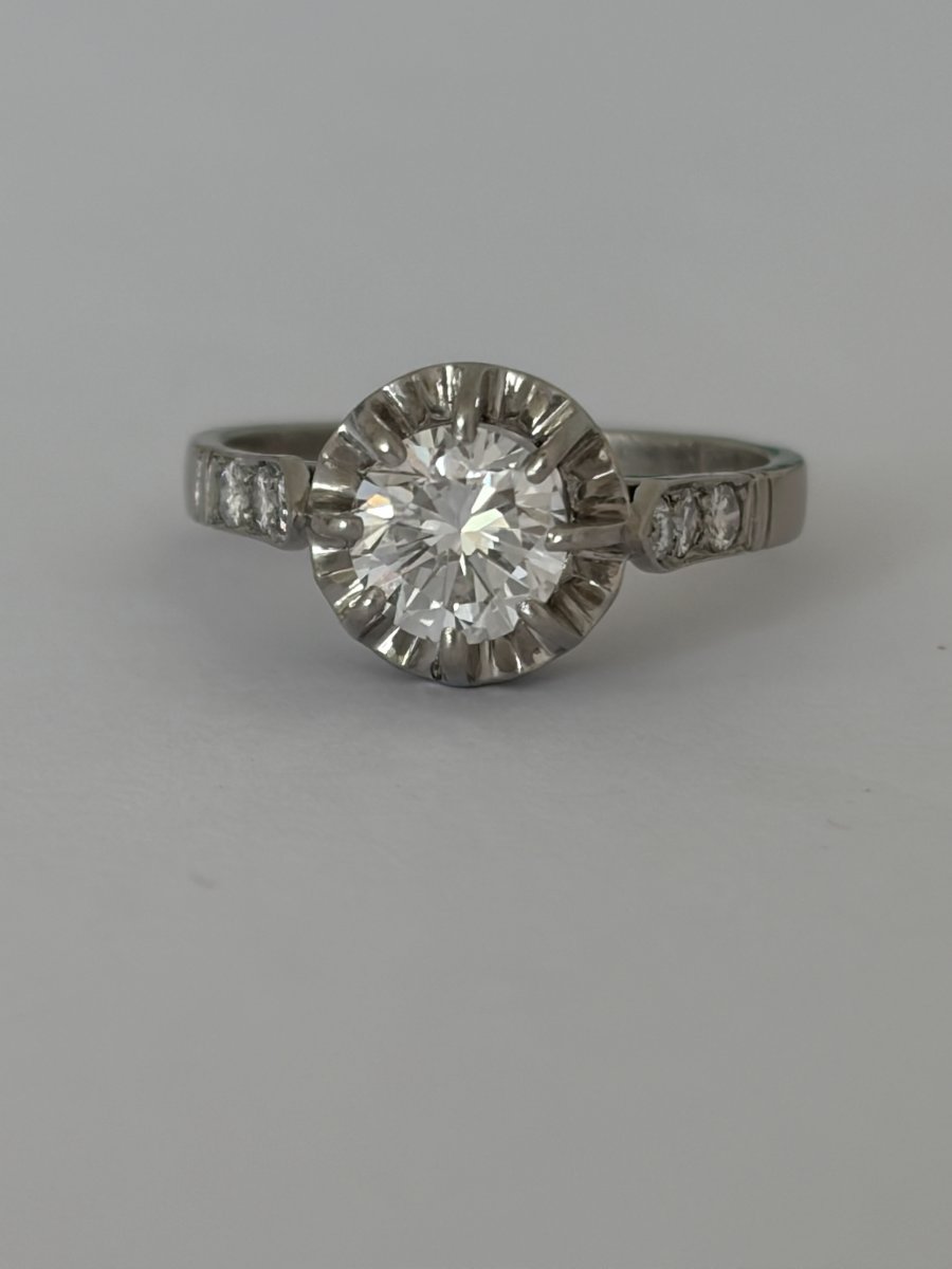 7724 - Platinum Ring With 0.85 Ct Diamond (e/f)