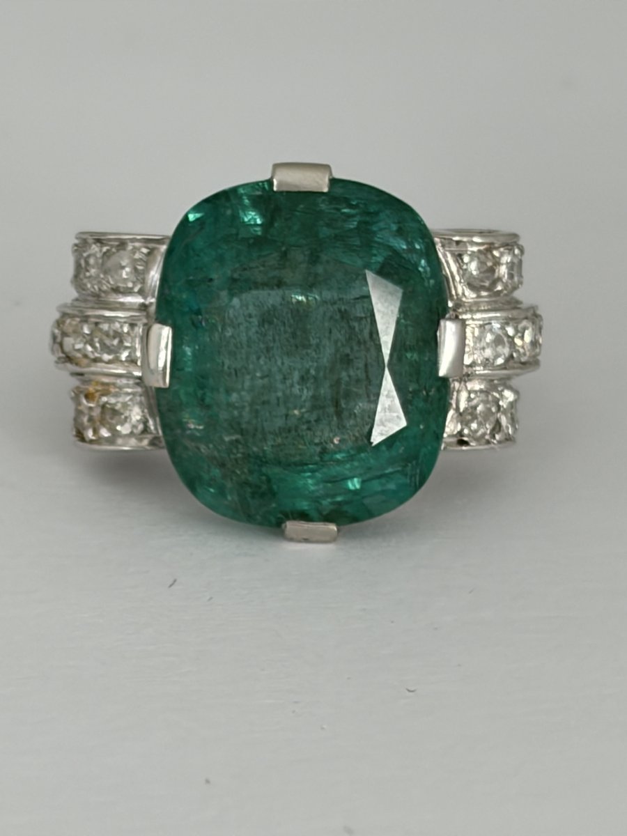 7903 - Platinum Ring With An 8.82-carat Certified Emerald And Diamonds