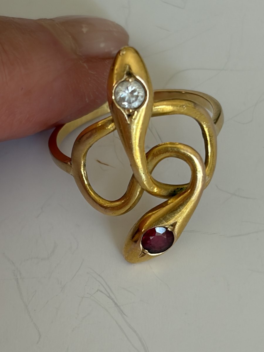 7841 - Yellow Gold Snake Ring With Red And White Stones-photo-3