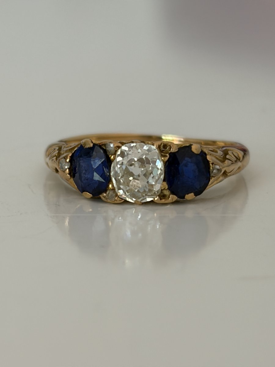 7895 - Vintage Yellow Gold Garter Ring With Diamonds And Sapphires