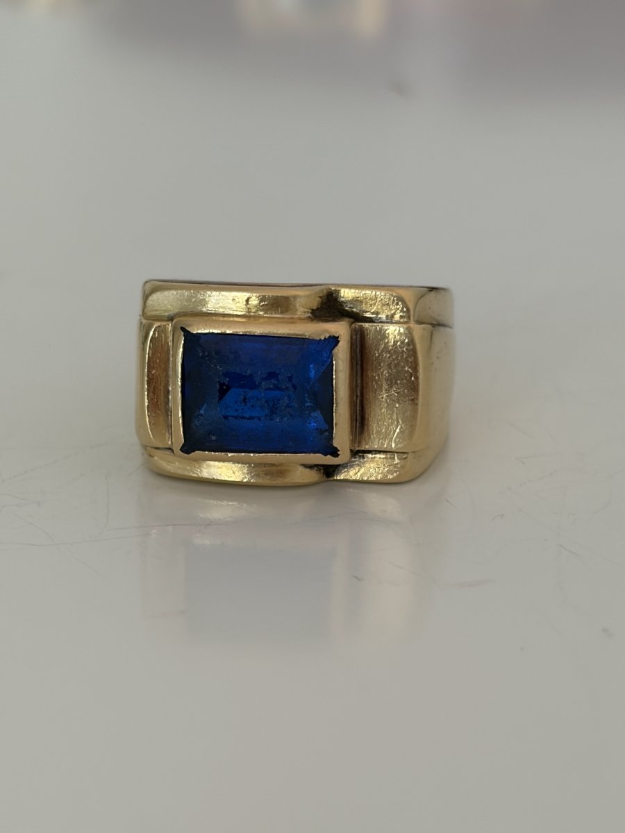 7897 - Yellow Gold Tank Ring With Imitation Sapphire