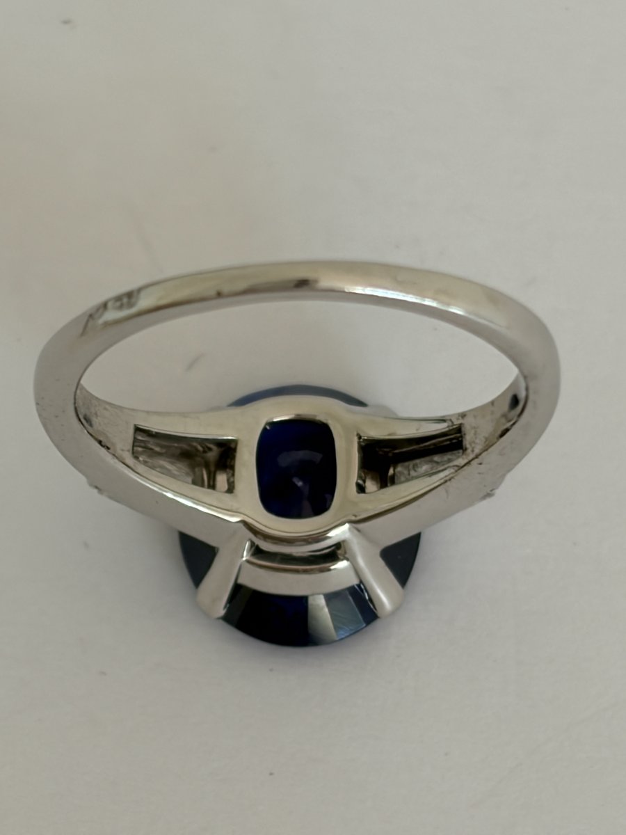 7900 - White Gold Ring With Royal Blue Ceylon Sapphire And Certified Diamonds-photo-3