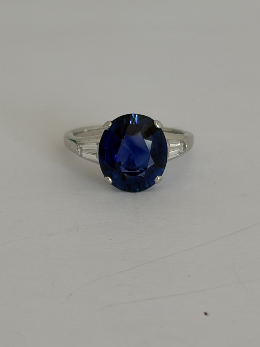 7900 - White Gold Ring With Royal Blue Ceylon Sapphire And Certified Diamonds