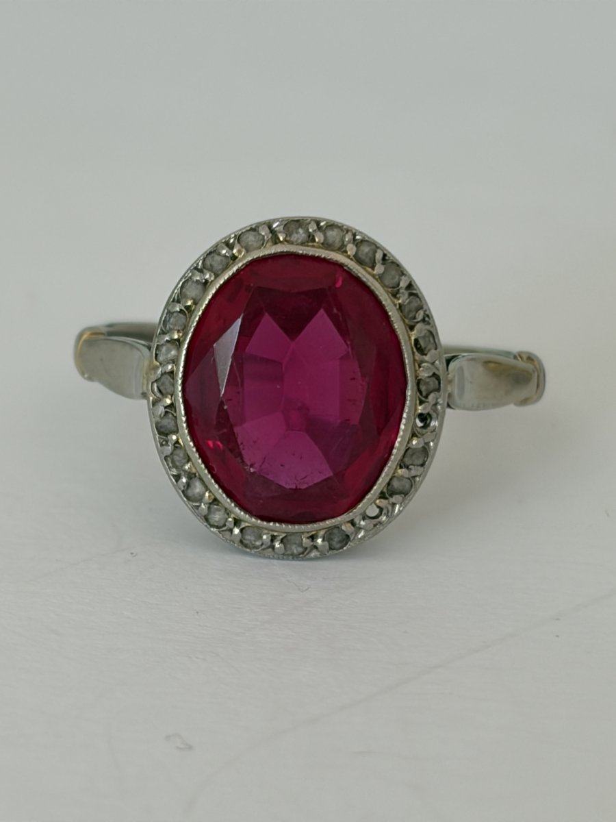 7919 - Vintage White Gold And Platinum Ring With Red Stone And Diamonds