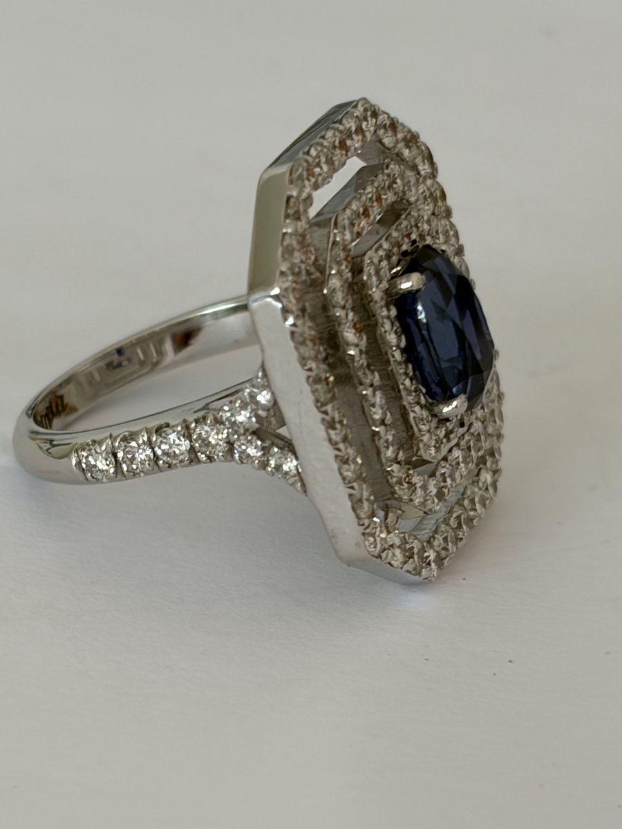 8015 - White Gold Ring With Sapphire And Diamonds-photo-3