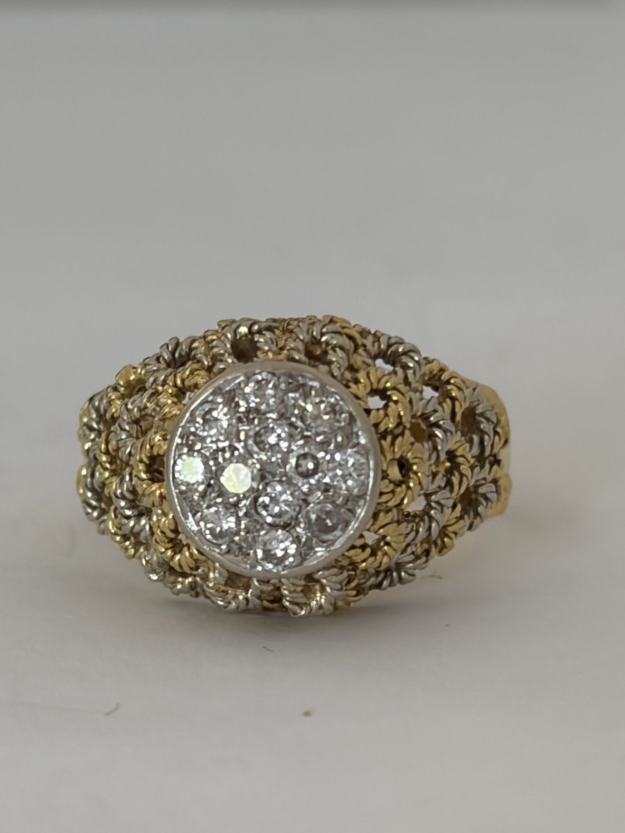 8032 - Vintage Twisted Yellow Gold And Diamond Ring