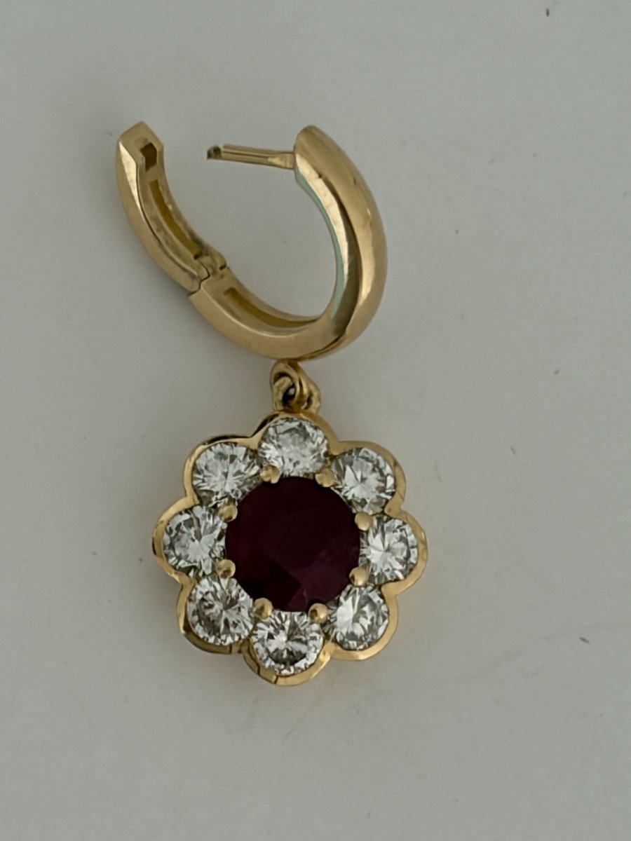 8086 - Vintage Yellow Gold Earrings With Bright Red Rubies And Diamonds-photo-3