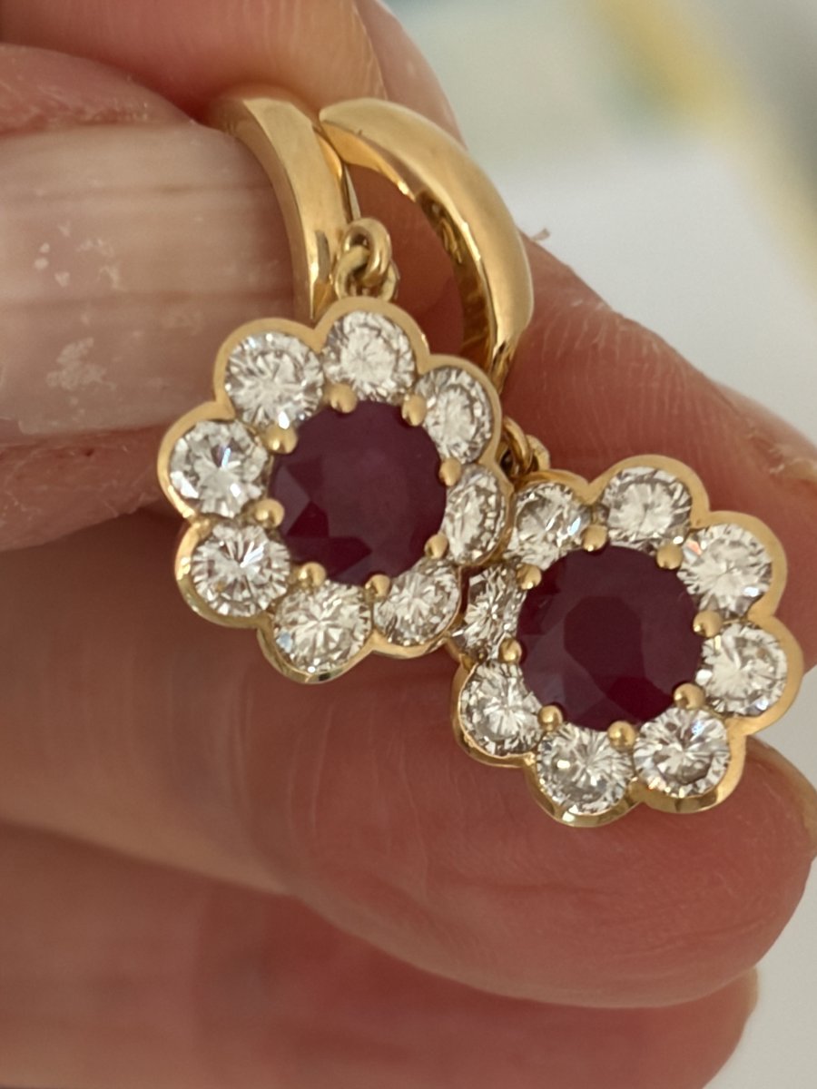 8086 - Vintage Yellow Gold Earrings With Bright Red Rubies And Diamonds-photo-1