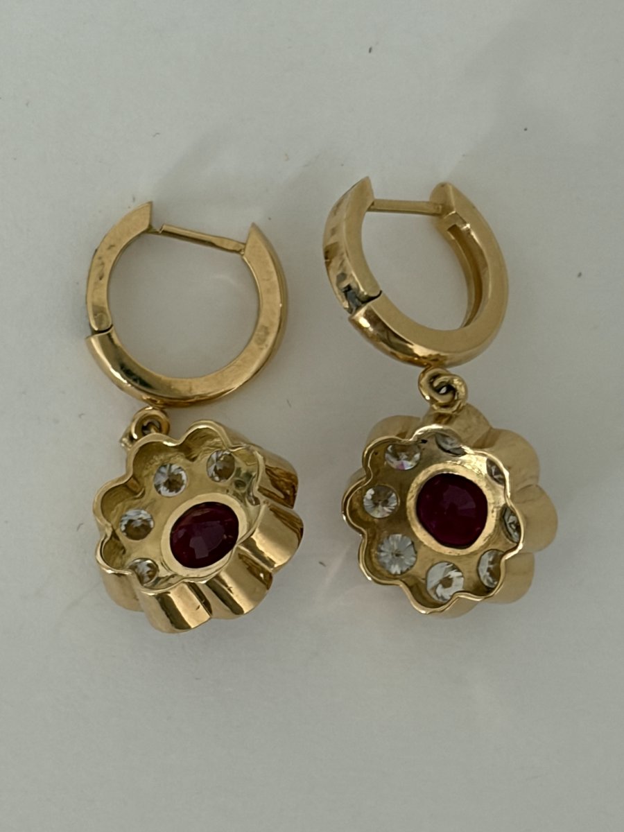8086 - Vintage Yellow Gold Earrings With Bright Red Rubies And Diamonds-photo-2